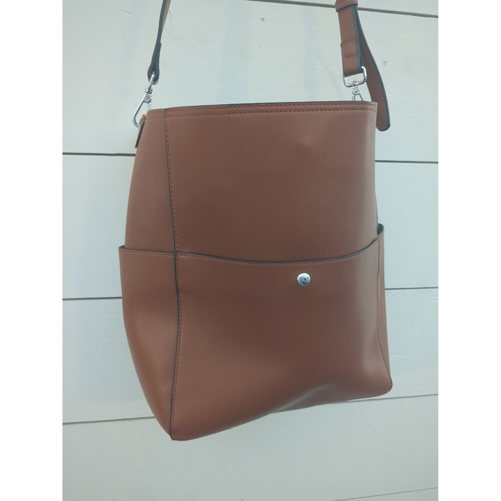 Brown shoulder bag with front pocket bucket bag